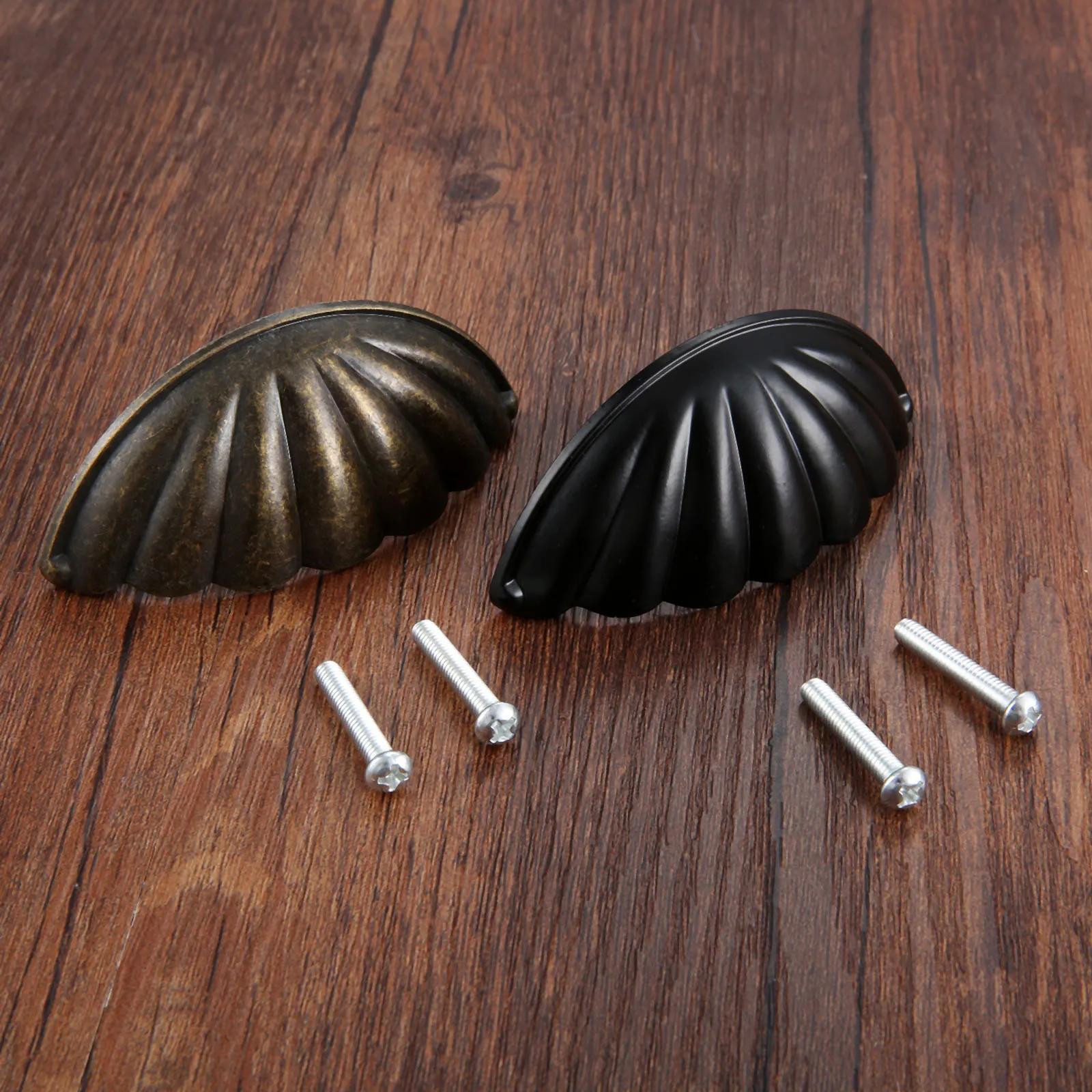 Restoration Hardware Furniture Used - 1 Buah Gagang Bentuk Kerang Campuran
